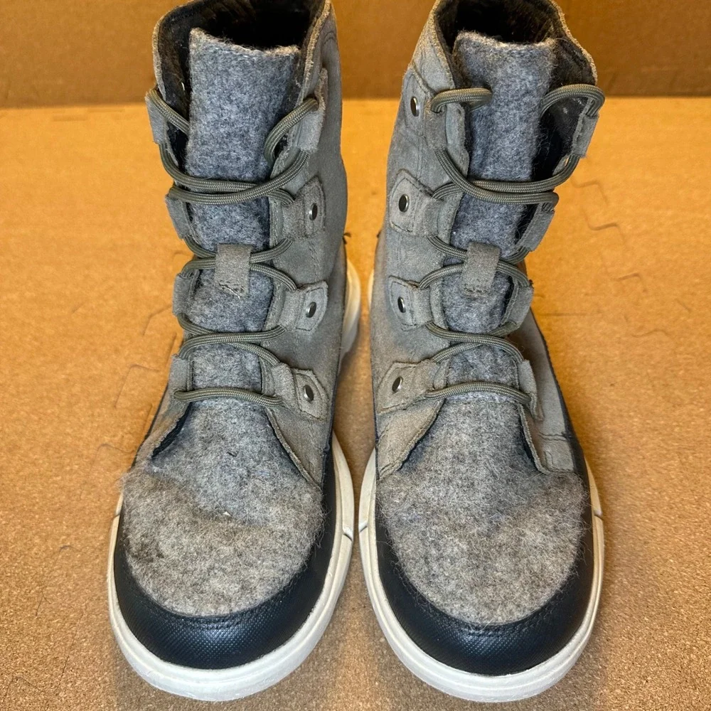 Sorel Kinetic Impact Conquest Boots Womens 8.5 Grey Felt Suede NL4461-365 Winter